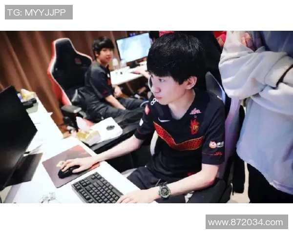 FPX战队实力引发热议电竞圈对其表现的不同看法与分析